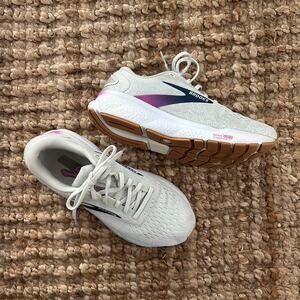 Brooks Ghost 16 Women’s Running Shoes Gray Pink Athletic Sneakers Size 7.5 EUC